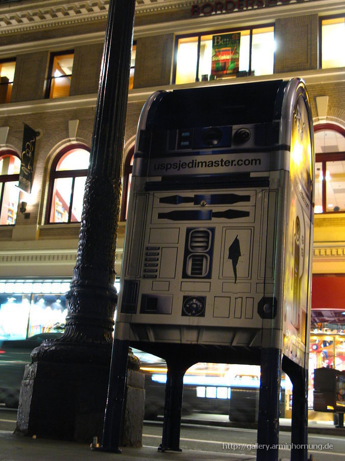 R2D2 Mailbox. Picture by Mike.