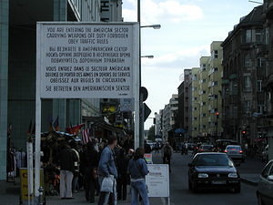 Am Checkpoint Charlie