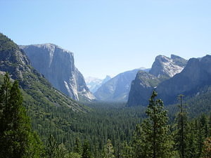 The typical view on Yosemite Valley: El Capitan at the left, and Half Dome in the background in the middle