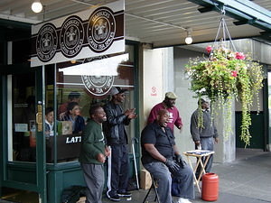 Performer vor dem allerersten Starbuck's