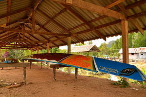 A long Thai rowboat